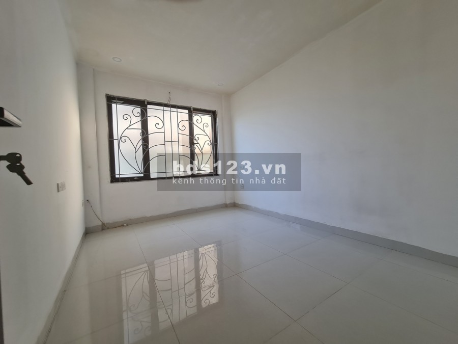 Bán Nhà Lĩnh Nam, 15m ô tô ra vào, sổ đổ chính chủ, dt 36m2, 4 tầng, mt 3m hơn 2 tỷ