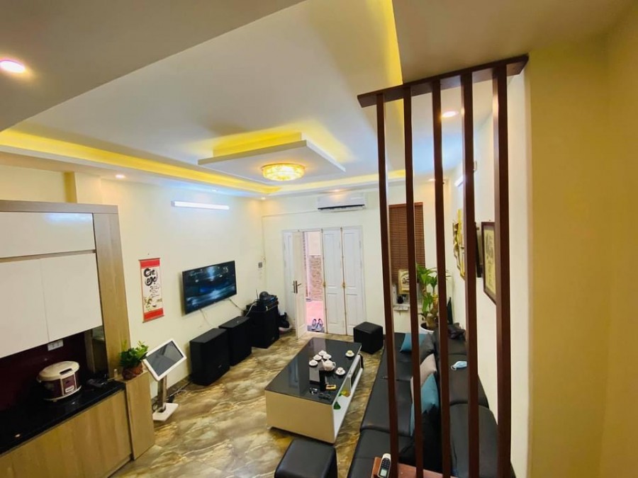 Bán nhà đẹp long lanh, vài bước ra phó tặng gần hết nội thất, Long Biên