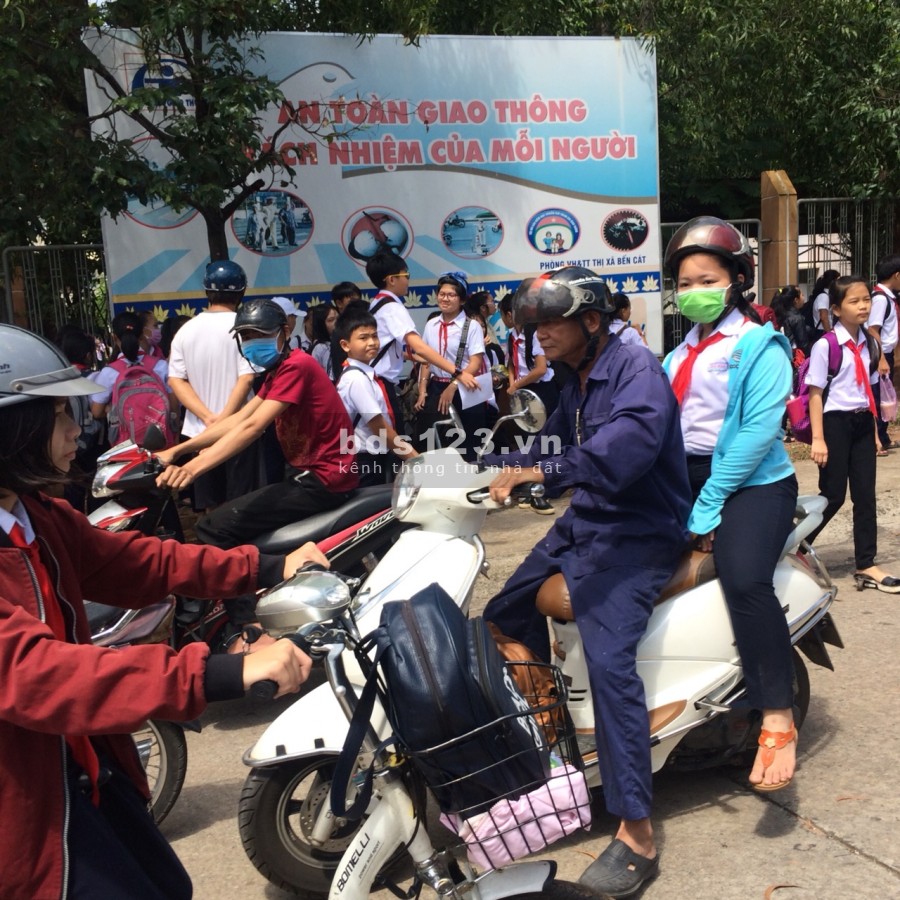Chính chủ cần bán gấp 9 sào đất liền kề, ngay chỗ Ủy bản nhân dân xã Quang Minh, sổ hồng, 450 triệu