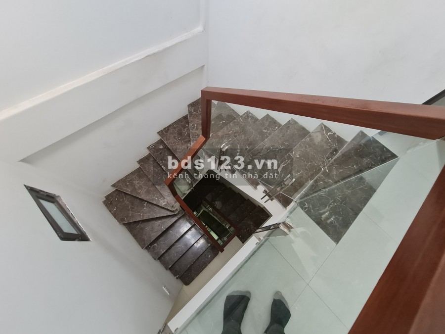 Bán Nhà Lĩnh Nam, 15m ô tô ra vào, sổ đổ chính chủ, dt 36m2, 4 tầng, mt 3m hơn 2 tỷ