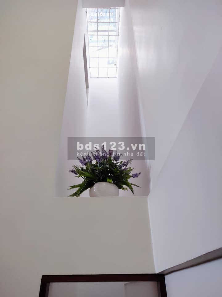 Bán nhà Minh Khai lô góc gần phố ở ngay, liên hệ 0915902029, sổ sẵn chính chủ