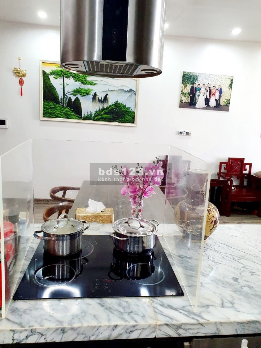 Bán gấp chung cư 3 ngủ Vinhomes Royal city 72 Nguyễn Trãi, giá 6.45 tỷ