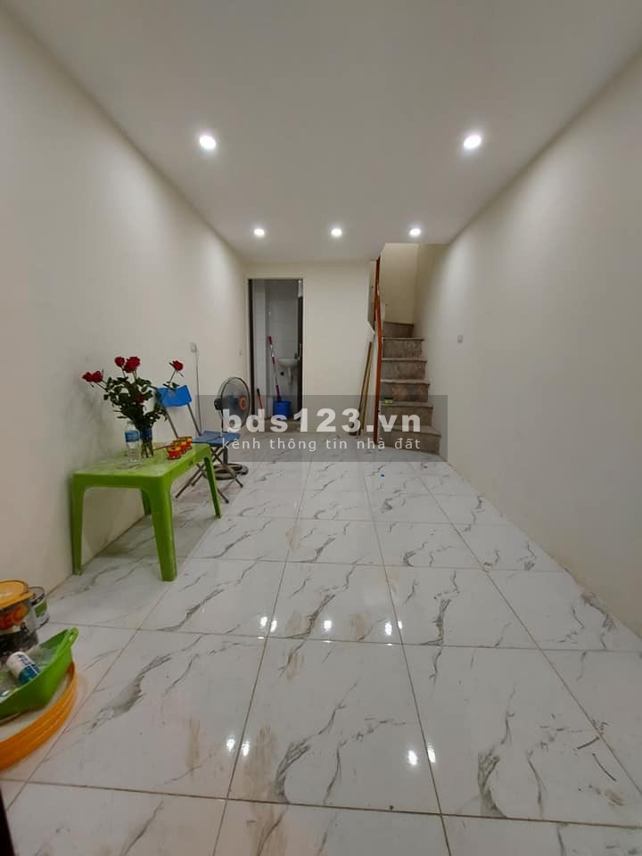 Nhà nhỏ xinh cách phố Trương Định 5m tiện ích đầy đủ, 100m ra ngã tư chợ mơ 20m 5 tầng 2,3 tỷ
