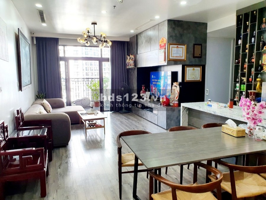 Bán gấp chung cư 3 ngủ Vinhomes Royal city 72 Nguyễn Trãi, giá 6.45 tỷ