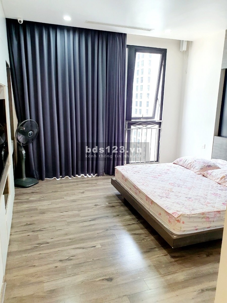 Bán gấp chung cư 3 ngủ Vinhomes Royal city 72 Nguyễn Trãi, giá 6.45 tỷ