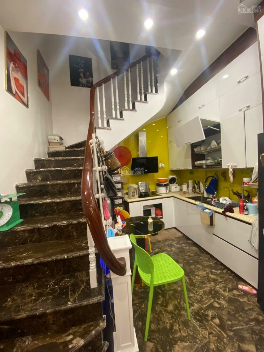 Bán nhà đẹp 40m2, 5 tầng phố Trần Quốc Hoàn, phân lô, ô tô, kinh doanh, ngõ thông, giá Nhỉnh 6 Tỷ