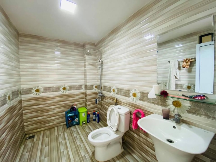 Bán nhà đẹp long lanh, vài bước ra phó tặng gần hết nội thất, Long Biên