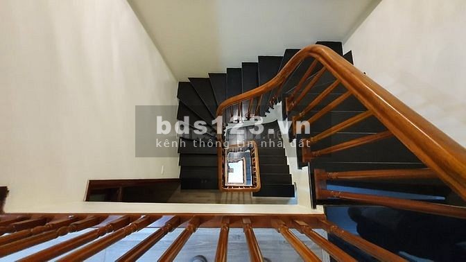 Bán gấp nhà Trịnh Công Sơn Tây Hồ, 40m2*4T, 10M ra Phố đi bộ, mặt tiền rộng, giá chỉ 4,1 tỷ