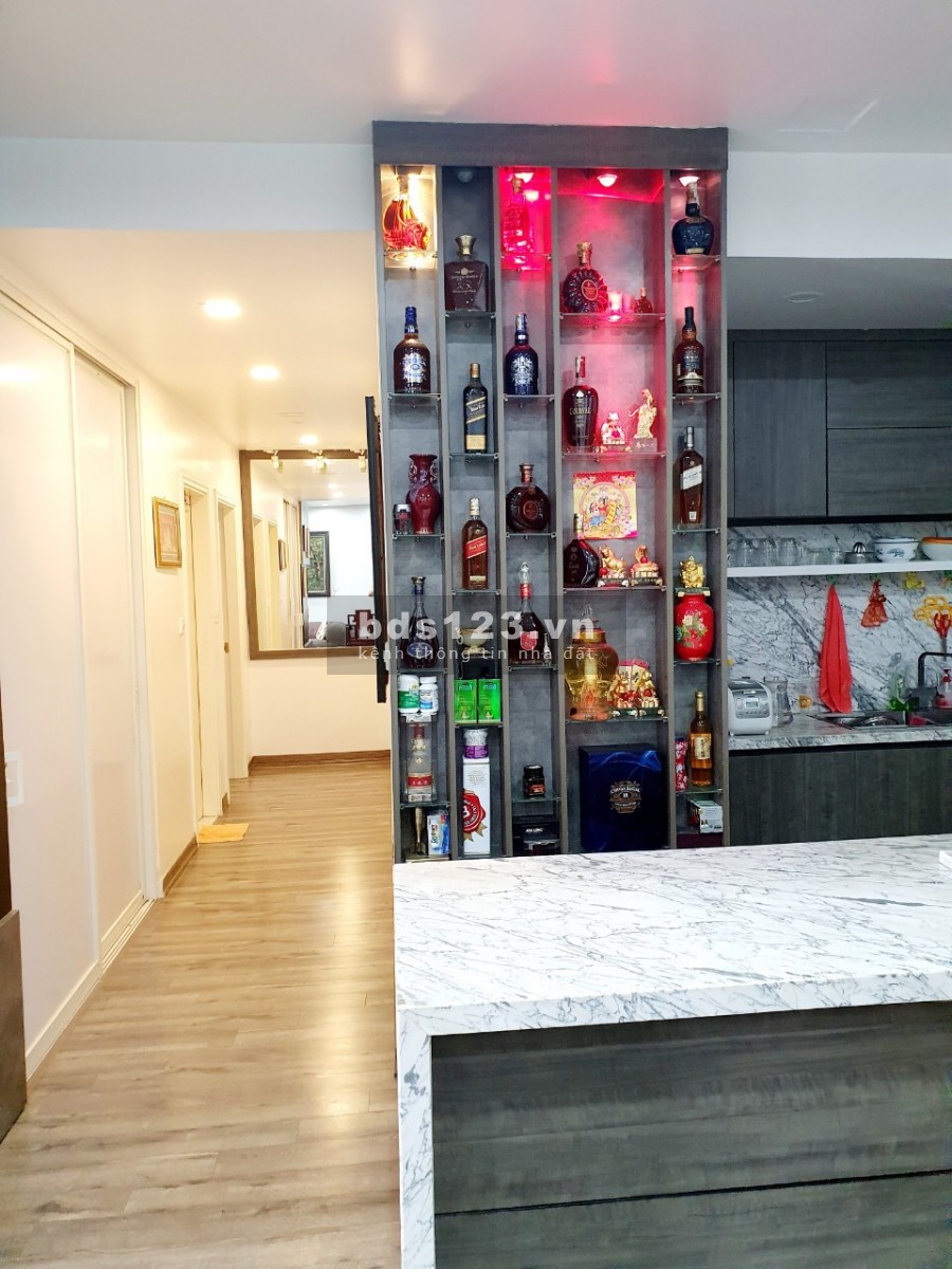 Bán gấp chung cư 3 ngủ Vinhomes Royal city 72 Nguyễn Trãi, giá 6.45 tỷ