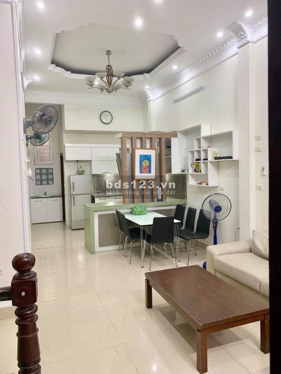 Bán nhà chính chủ tại Nguyễn Văn Huyên, Cầu Giấy, Hà Nội ô tô đỗ cửa, giá 8,2 tỷ