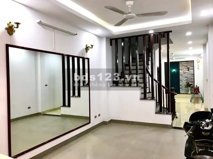 Bán nhà nguyên căn Hồng Tiến 5 tầng đúc kiên cố ô tô vào nhà Quận Long Biên
