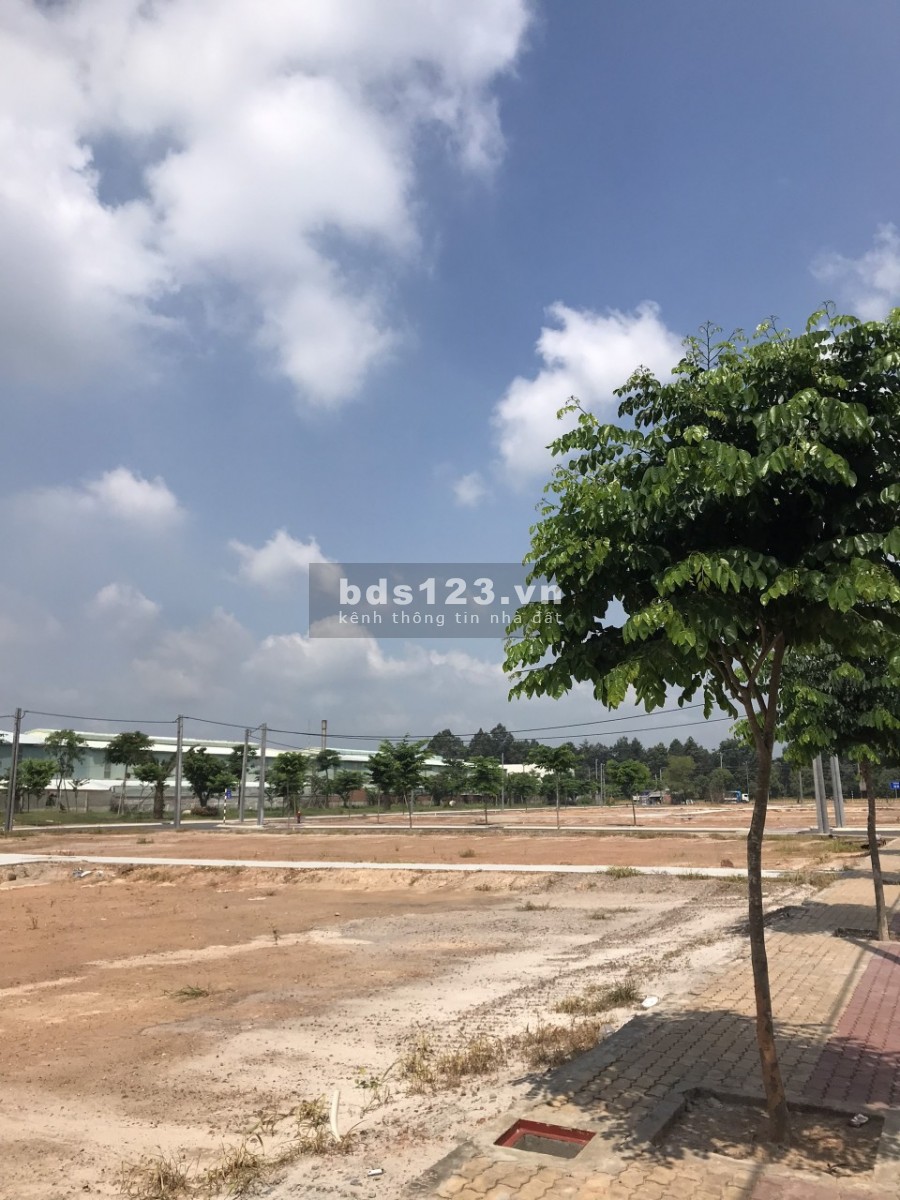 Kẹt Tiền Cần Ra Đi Lô Đất Ngay Quốc Lộ 13 Giá 499tr
