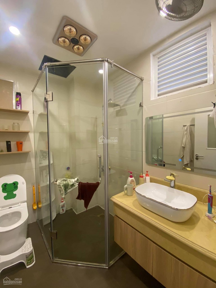 Bán nhà đẹp 40m2, 5 tầng phố Trần Quốc Hoàn, phân lô, ô tô, kinh doanh, ngõ thông, giá Nhỉnh 6 Tỷ
