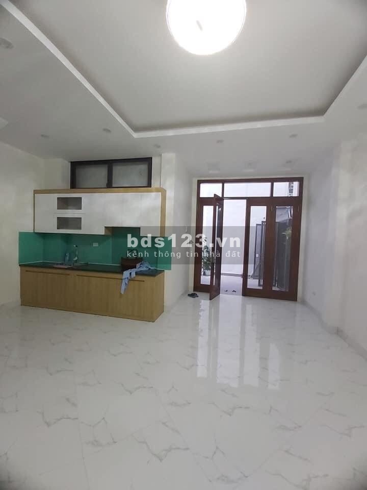 Bán nhà nguyên căn Yên Xã sổ riêng, chính chủ ô tô cách nhà 5m, vị trí đắc địa