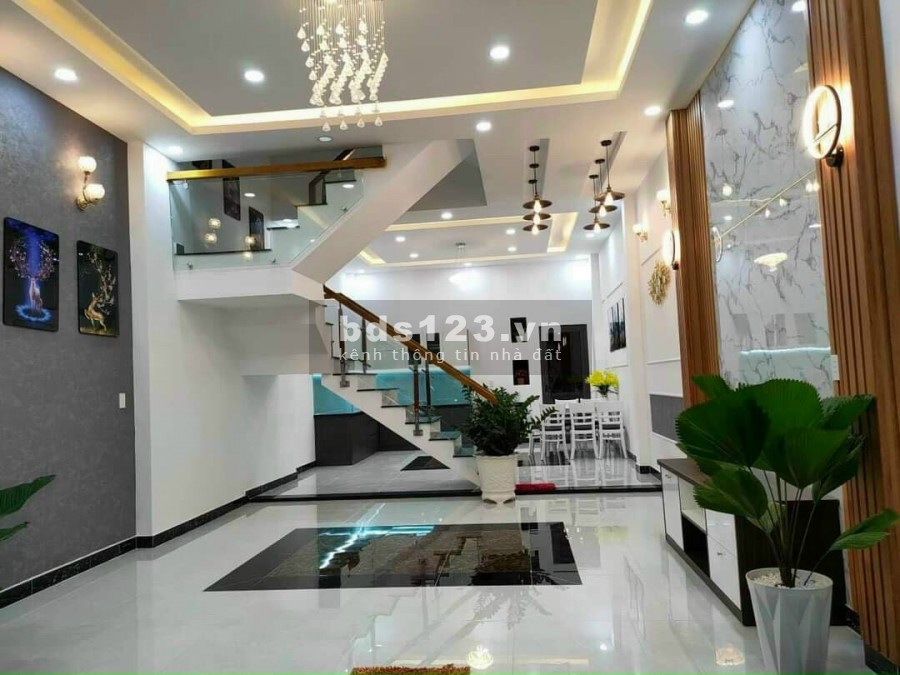 Siêu phẩm mùa dịch nội thất tiện ngh, giá bán 2.75 tỷ, diện tích 100m2, có 60m2 thổ cư