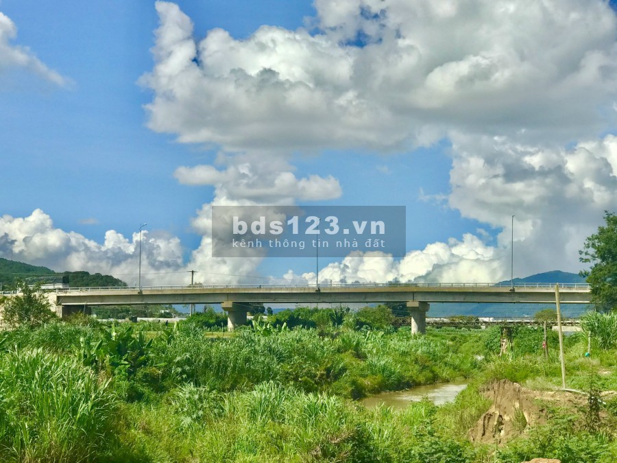 Đất view sông Đa Nhim, cách thị trấn Thạnh Mỹ, 2 km, có sẵn sổ riêng từng lô, giá hợp lí