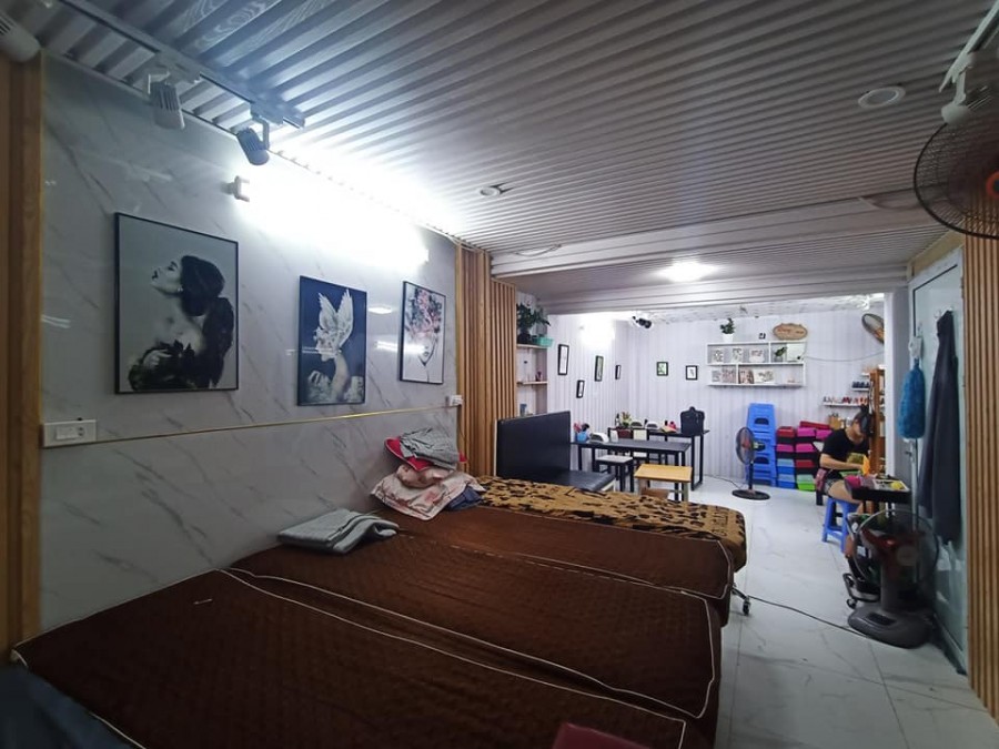 Bán nhà Tân Mai, Hoàng Mai, 2 ô tô tránh, KD, 56m2 x 4T, MT 5.7m, giá 8.1 tỷ. LH 0966456918.