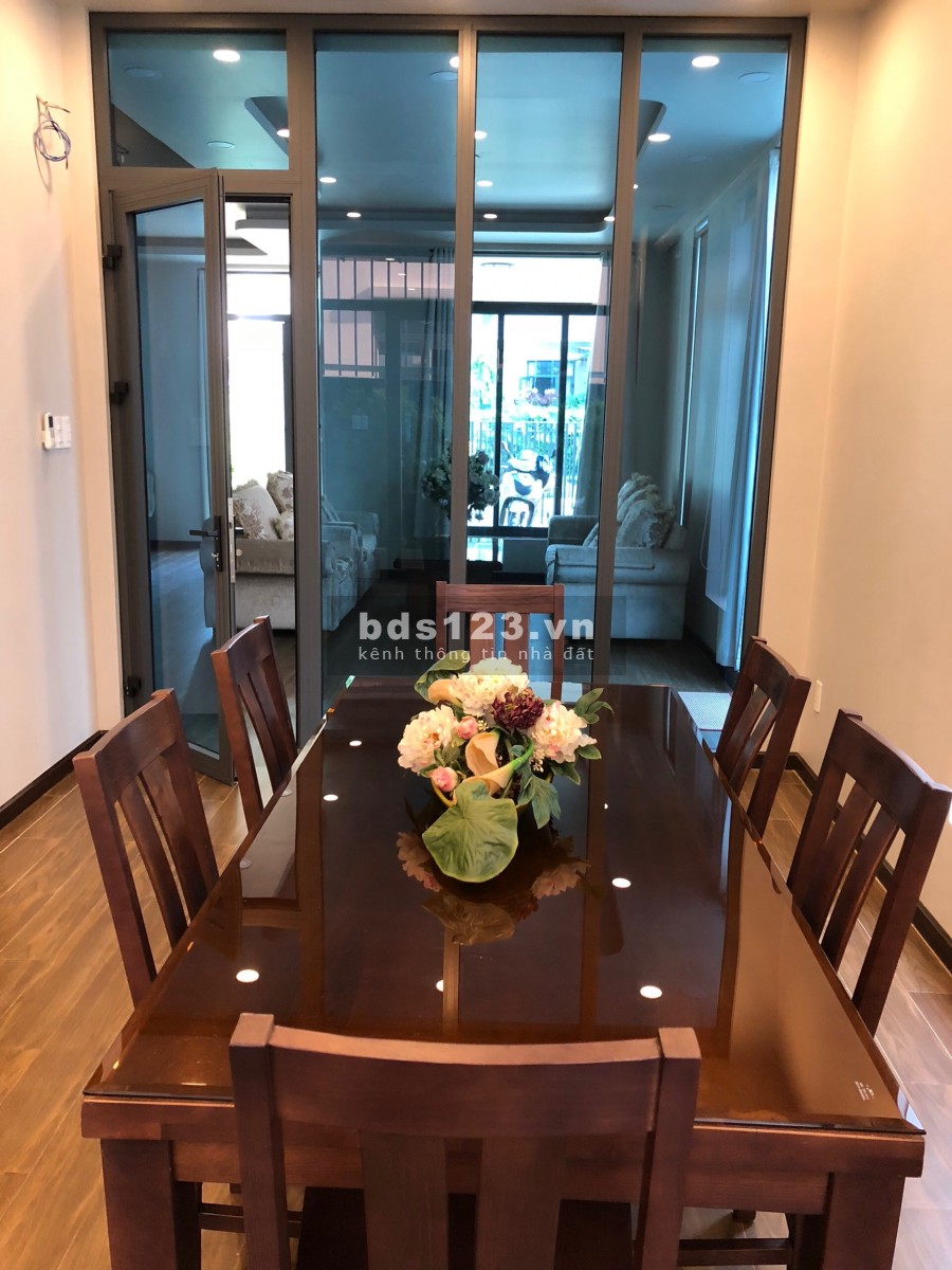Cho Thuê Nhà Yên Thế, Quận Tân Bình, rộng 9mx18m, đúc bê tông chắc chắn, 3 lầu