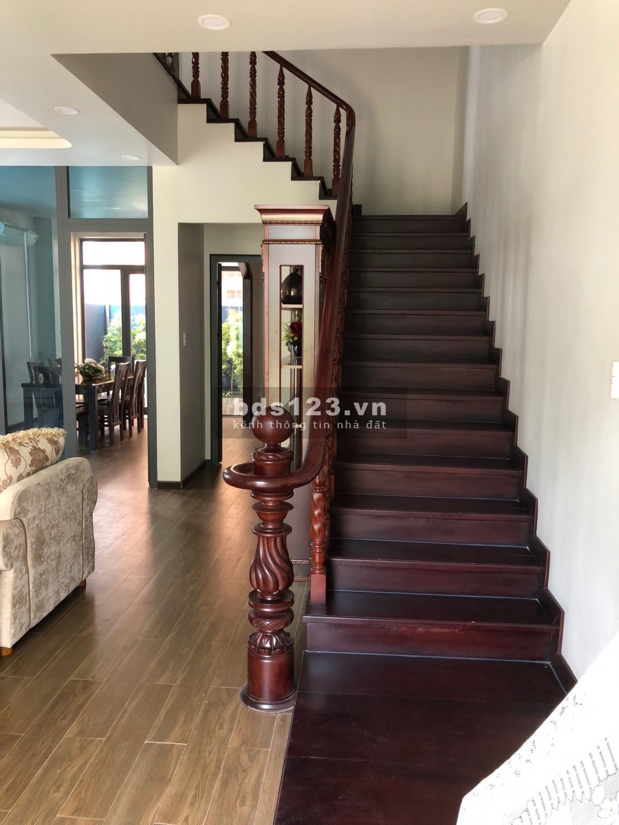 Cho Thuê Nhà Yên Thế, Quận Tân Bình, rộng 9mx18m, đúc bê tông chắc chắn, 3 lầu