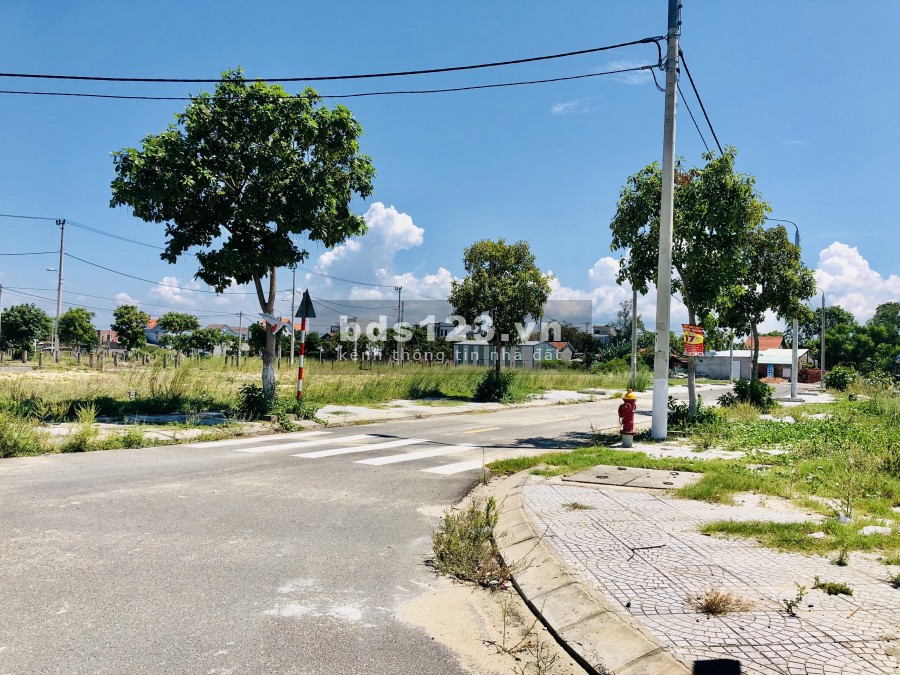 Sụp hầm lô đất ngay chợ giá chỉ 1ty295, công chứng nhận sổ liền tay