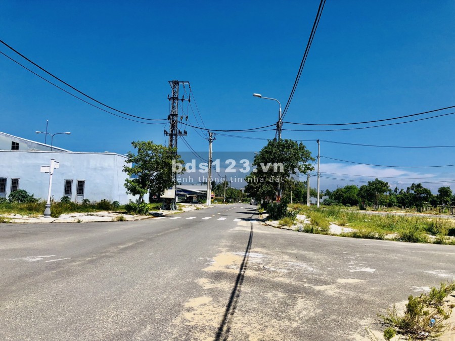 Sụp hầm lô đất ngay chợ giá chỉ 1ty295, công chứng nhận sổ liền tay