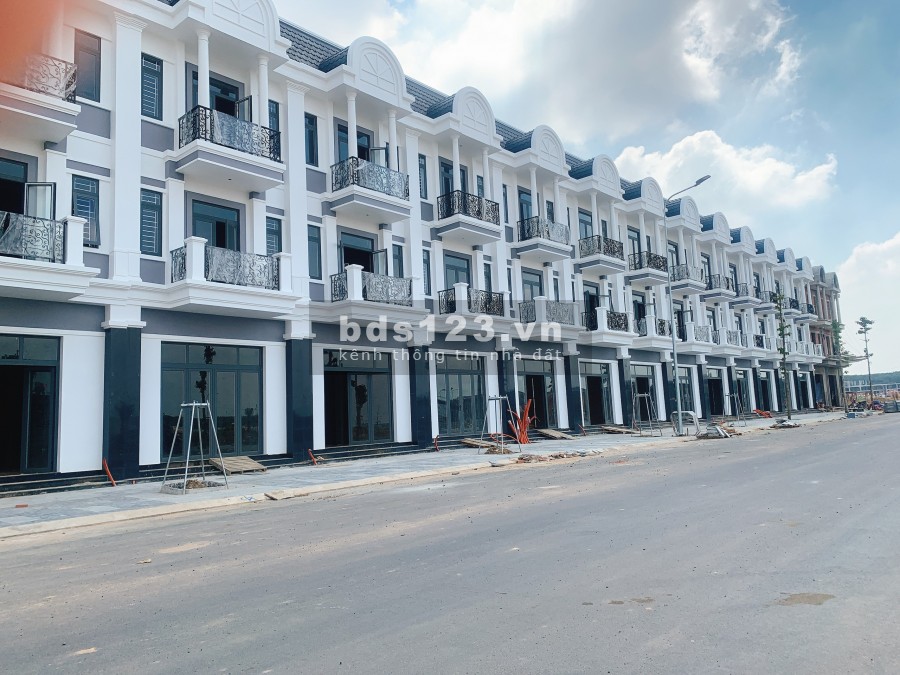 Nhà phố đất nền liền kề sân bay sổ hồng riêng chiết khấu khủng cùng sự hỗ trợ của ngân hàng 70%