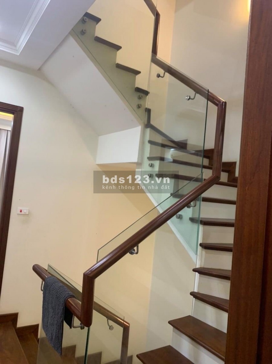 Bán nhà Văn Phú Quận Hà Đông vị trí cực đỉnh, đúc kiên cố 5 tầng đúc kiên cố