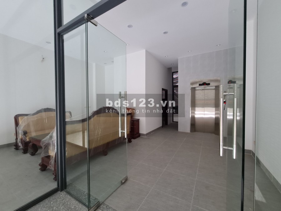 Cho thuê tòa văn phòng đường Võ Chí Công: DT90m2x6 tầng, mặt tiền 6m, giá thỏa thuận