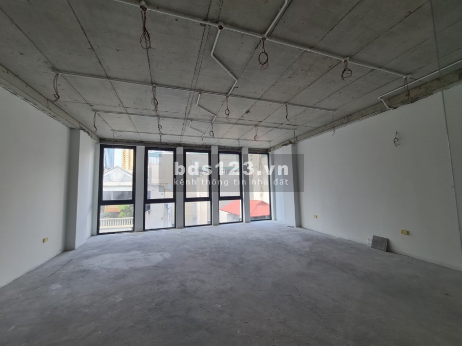 Cho thuê tòa văn phòng đường Võ Chí Công: DT90m2x6 tầng, mặt tiền 6m, giá thỏa thuận