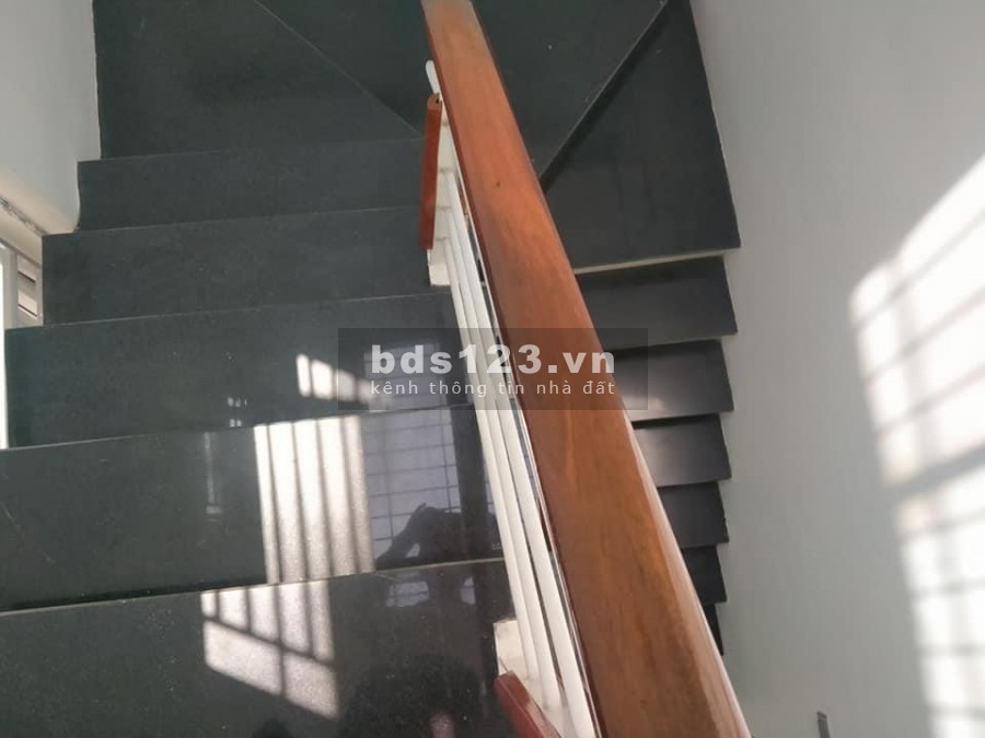 Bán nhà lô góc 2 mặt toáng, ngõ ô tô tránh, kinh doanh sắp mặt dt 60m2 giá 5.7 tỷ