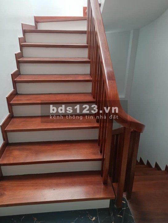Bán nhà nguyên căn Mỹ Đình ô tô kinh doanh, dt 39m2, 5 tầng, mt 4.4 giá chỉ nhỉnh 4 tỷ