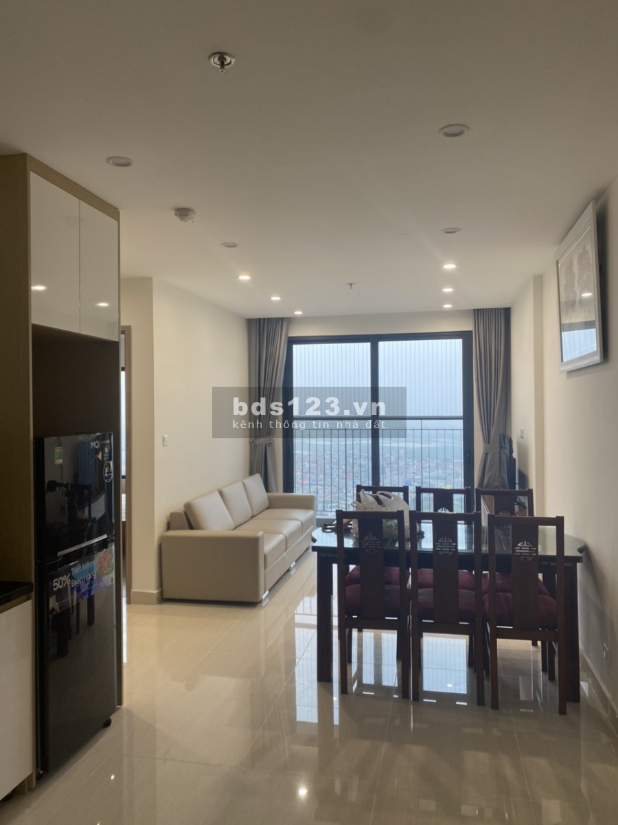 Nhà mình cần cho thuê căn 2pn full nội thất 8,5tr/th tại Vinhomes Smart City. Lh: 0393425188.