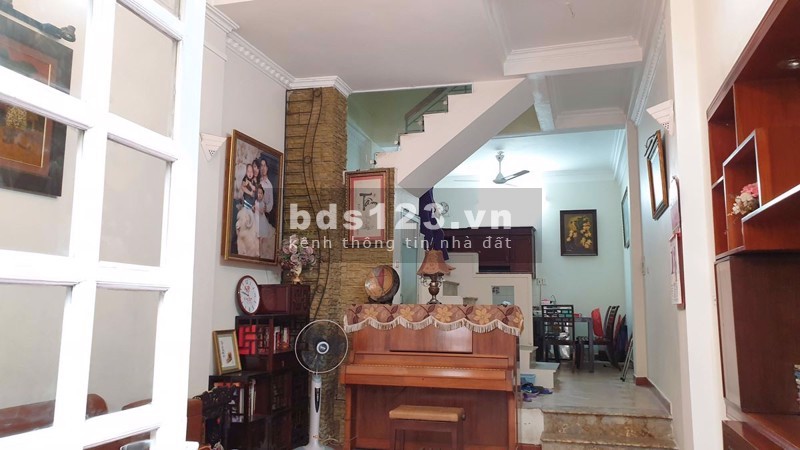 Bán nhà Bằng Liệt ba bước ra phố, hưởng trọn tiện ích KĐT Linh Đàm 55m2 3,98 tỷ