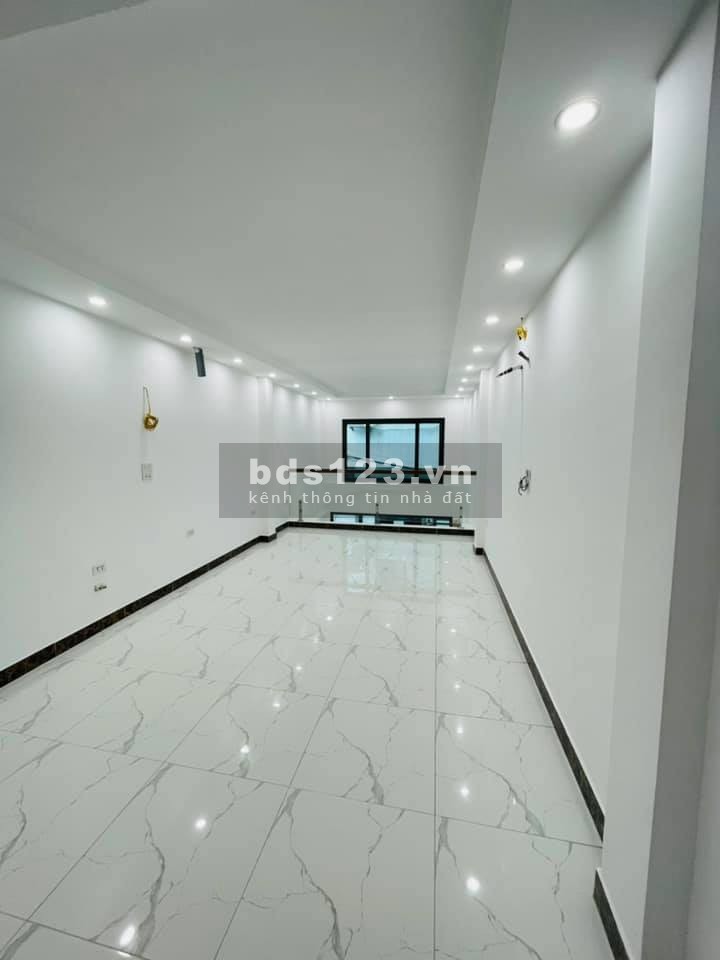 Bán nhà phố Nguyễn Công Trứ, dt 38m2, 6 tầng, ô tô đỗ cửa vào nhà, nhỉnh 7 tỷ