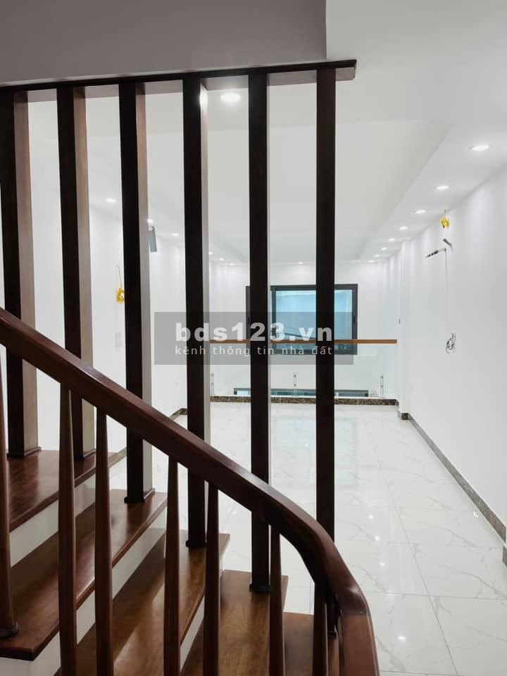 Bán nhà phố Nguyễn Công Trứ, dt 38m2, 6 tầng, ô tô đỗ cửa vào nhà, nhỉnh 7 tỷ