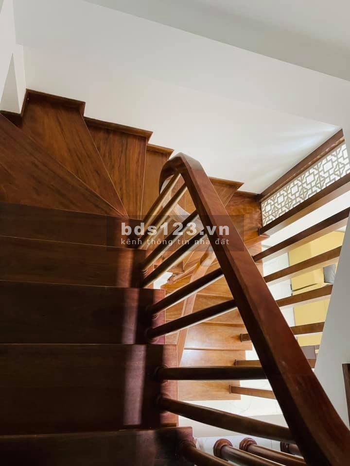 Bán nhà phố Nguyễn Công Trứ, dt 38m2, 6 tầng, ô tô đỗ cửa vào nhà, nhỉnh 7 tỷ