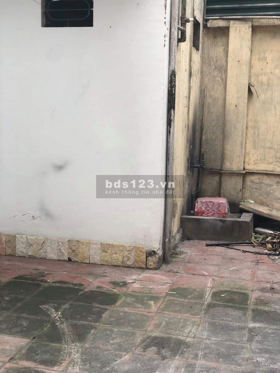 Bán nhà Lạc Long Quân, diện tích 103m2, vị trí gần Hồ Tây, giá hơn 60 triệu/m2