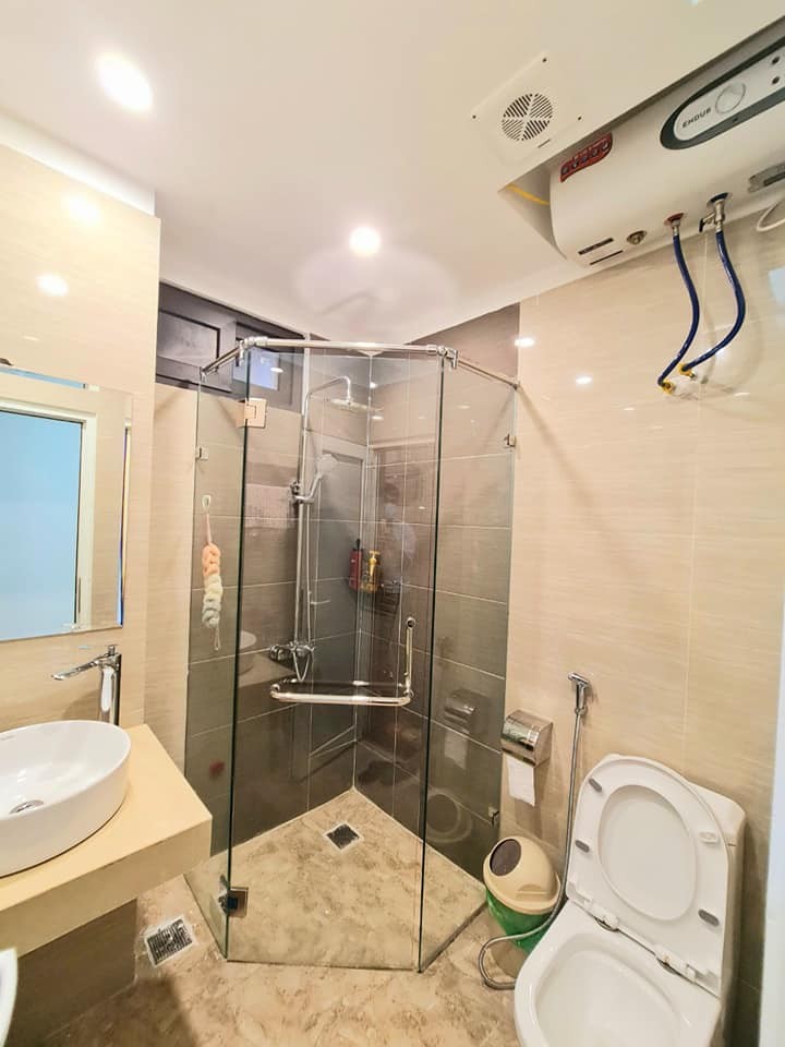 Nhà mới, 5t*40m giá nhỉnh 4 tỷ. nội thất như hình Giáp Bát Hoàng Mai lh 0977221369i
