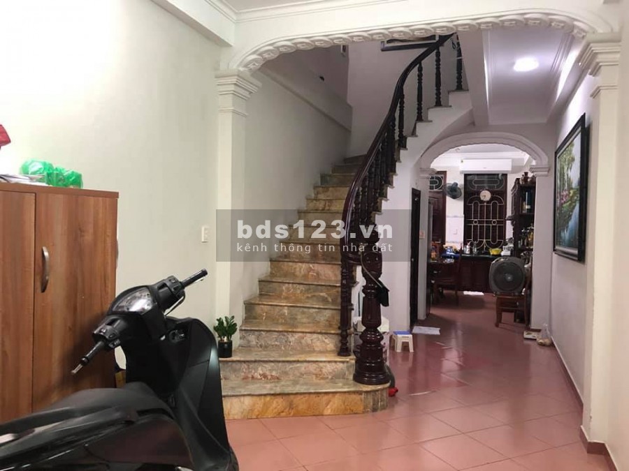 Bán nhà Định Công phân lô thoáng trước sau ngõ thông ra hồ tặng nội thất