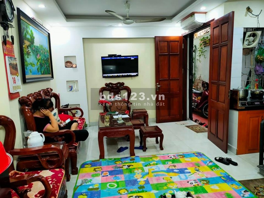 Bán nhà Tân Mai siêu đẹp gần ô tô tránh, dt 37m2, 4 tầng đúc, giá bán 2.3 tỷ