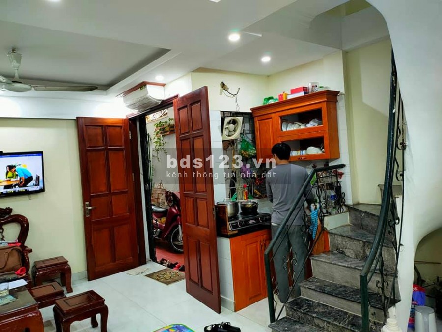 Bán nhà Tân Mai siêu đẹp gần ô tô tránh, dt 37m2, 4 tầng đúc, giá bán 2.3 tỷ