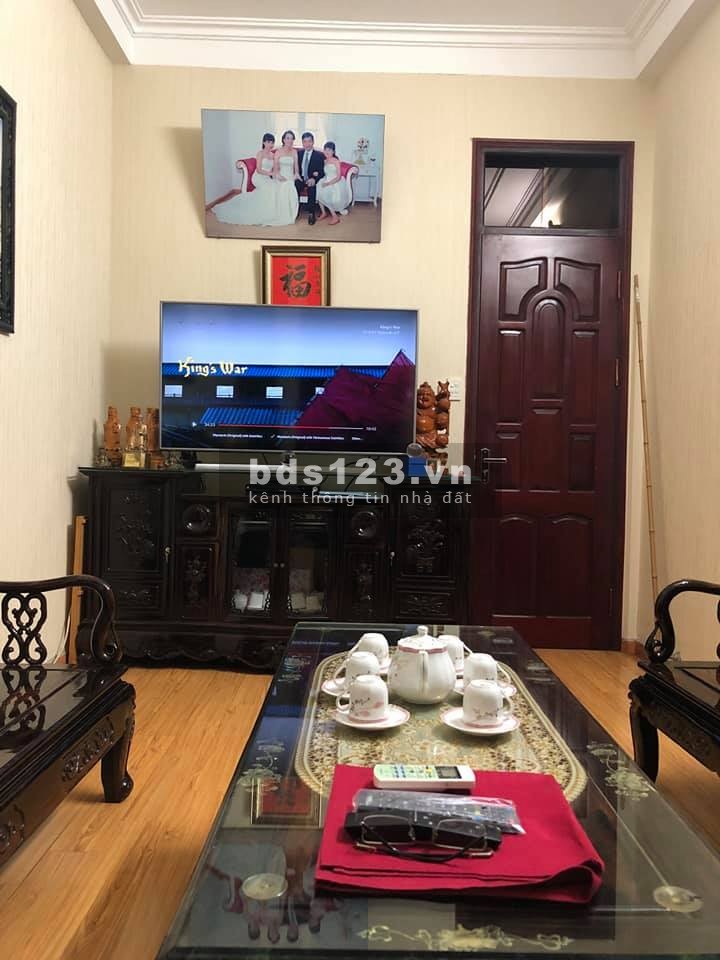 Bán nhà Định Công phân lô thoáng trước sau ngõ thông ra hồ tặng nội thất
