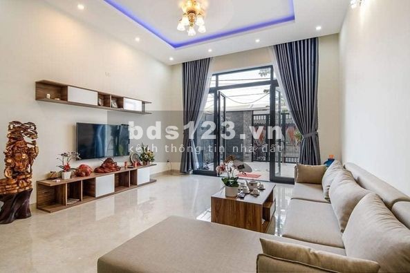 Cần bán gấp trong ngày nhà phố Cự Lộc quận Thanh Xuân Lô góc 15m ra ôtô 45m x 4T Giá 3,3 tỷ