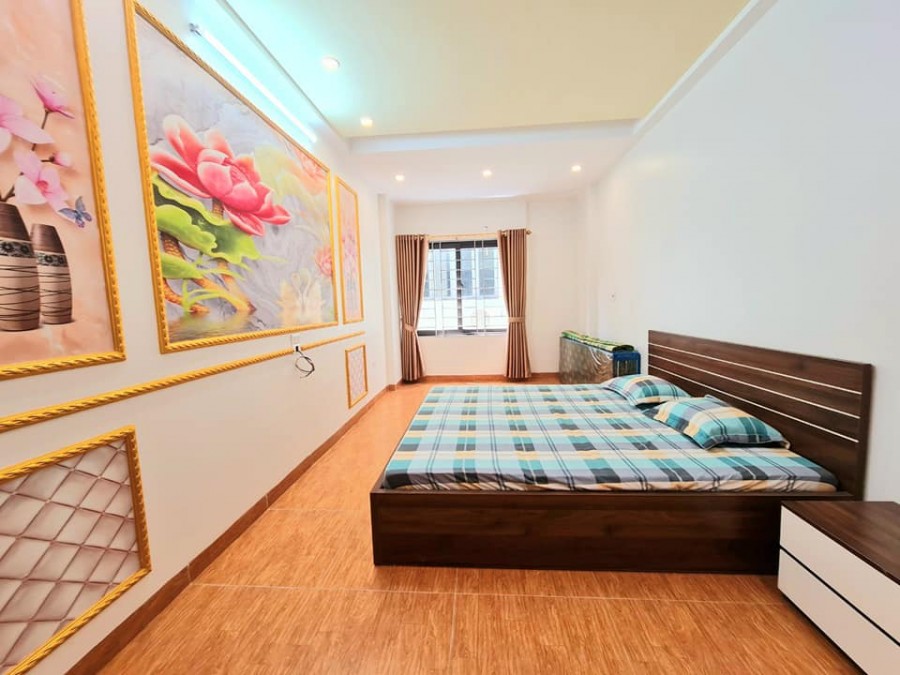 Nhà mới, 5t*40m giá nhỉnh 4 tỷ. nội thất như hình Giáp Bát Hoàng Mai lh 0977221369i