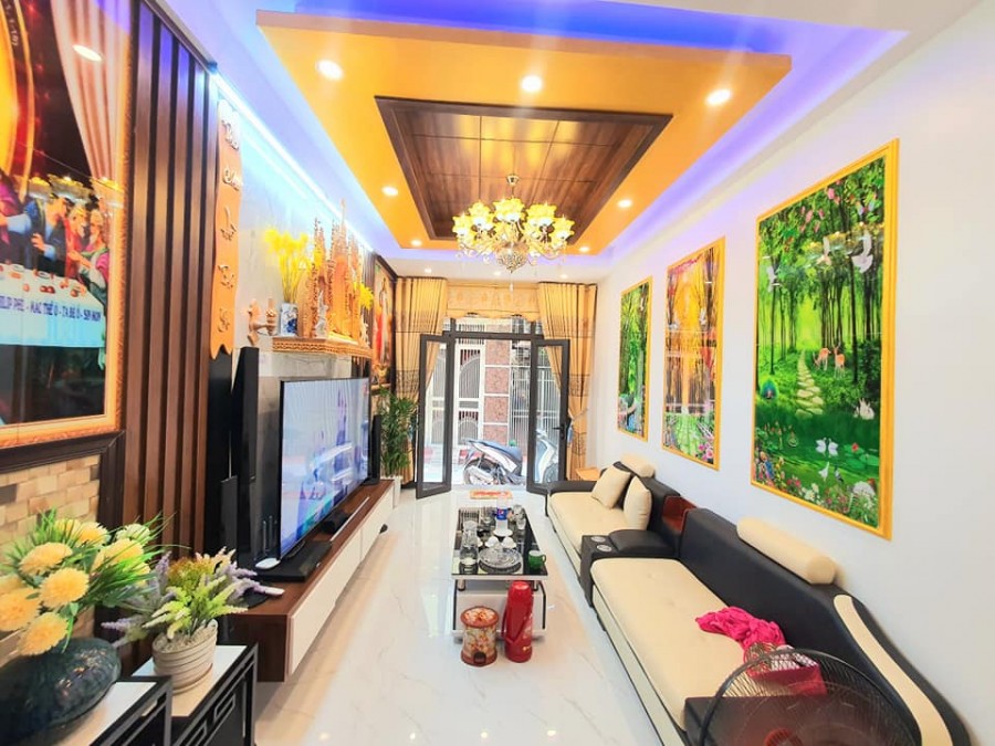 Nhà mới, 5t*40m giá nhỉnh 4 tỷ. nội thất như hình Giáp Bát Hoàng Mai lh 0977221369i