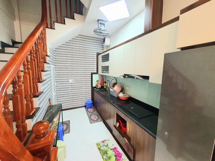Nhà mới, 5t*40m giá nhỉnh 4 tỷ. nội thất như hình Giáp Bát Hoàng Mai lh 0977221369i