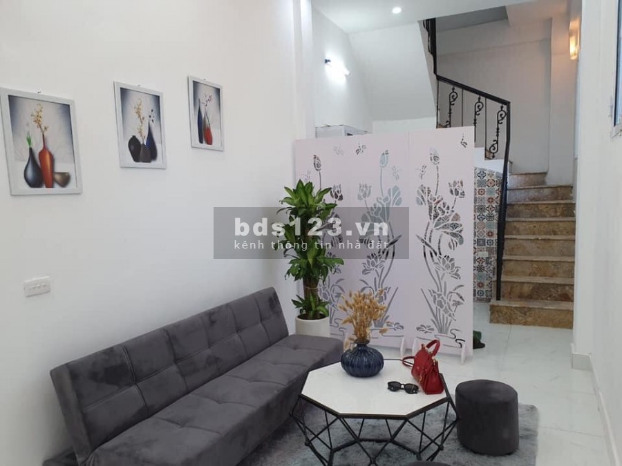 Đường nhựa ô tô đỗ cửa, có vỉa hè, sổ đỏ đầy đủ dưới 5 tỷ, trung tâm quận Thanh Xuân