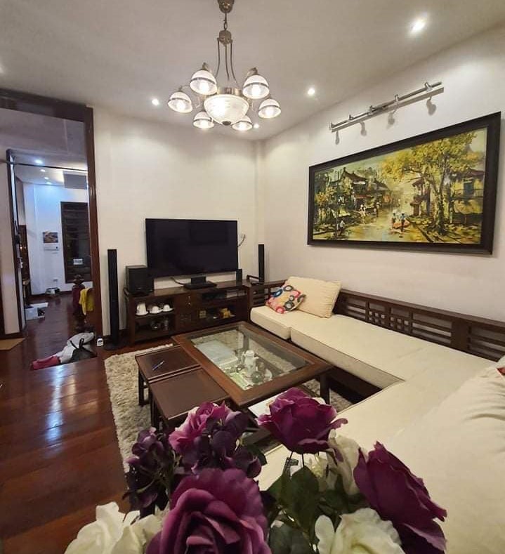Bán nhà Trần Thái Tông, 50m2, mt 5m, lô góc gara ô to kinh doanh đỉnh, giá nhỉnh 6 tỷ