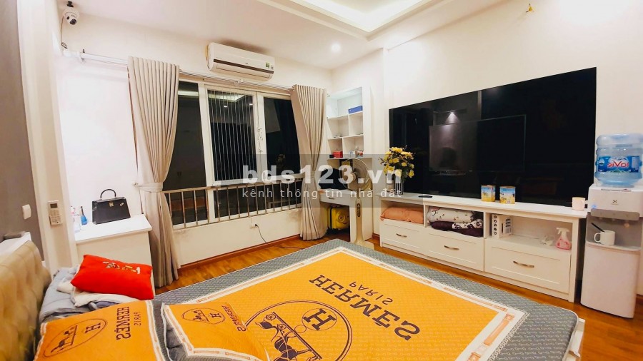 Bán nhà Lô Góc ngõ 43 Trung Kính nguyên căn 5 tầng, dt 50m2 giá nhỉnh 5 tỷ, lhcc
