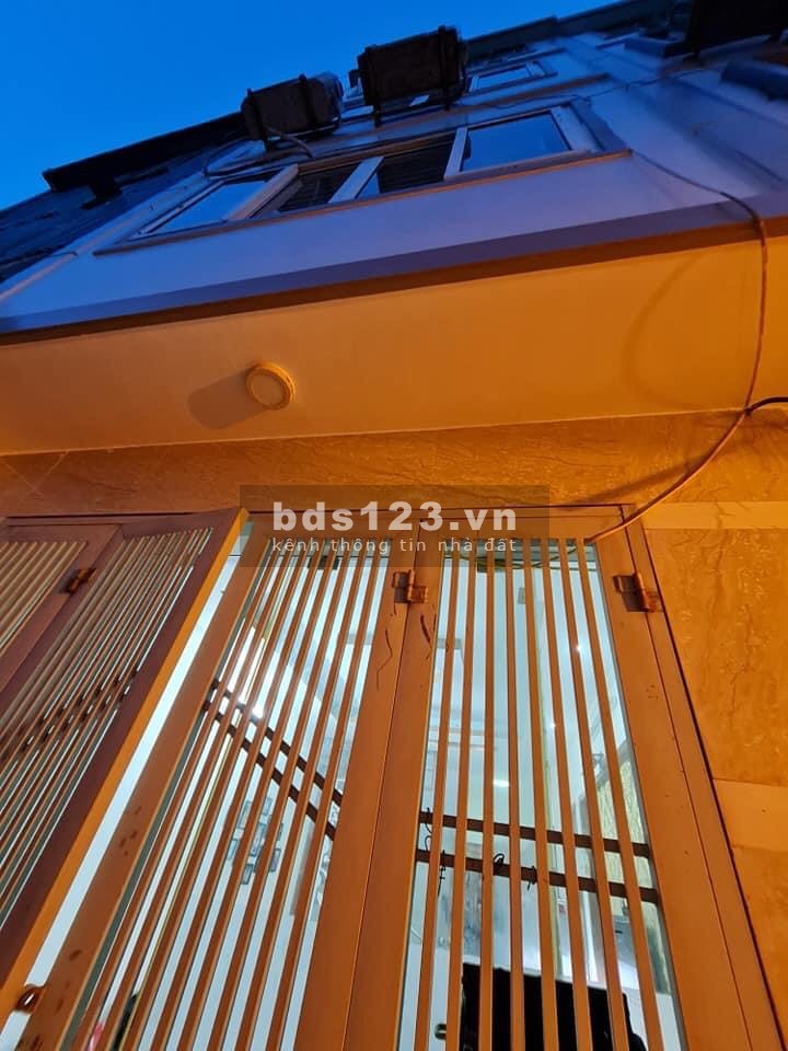 Bán nhà Nam Dư giá 2.5 tỷ, dt 30m2, 4 tầng, ô tô tránh nhau, ngõ thông thoáng đẹp